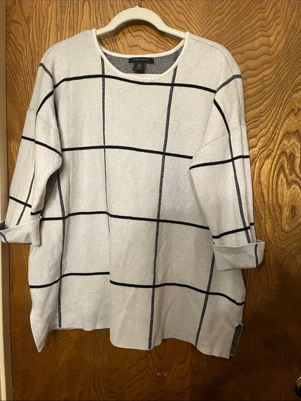 1X Tahari White Crewneck Sweater with Black Windowpane Grid